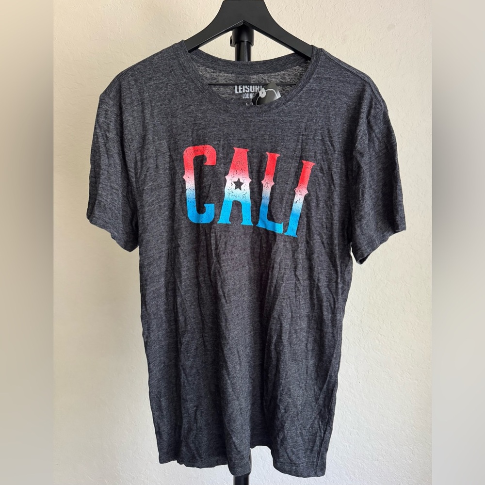 New Leisure Lounge CALI Grey Short Sleeve Graphic Shirt Mens Size Large